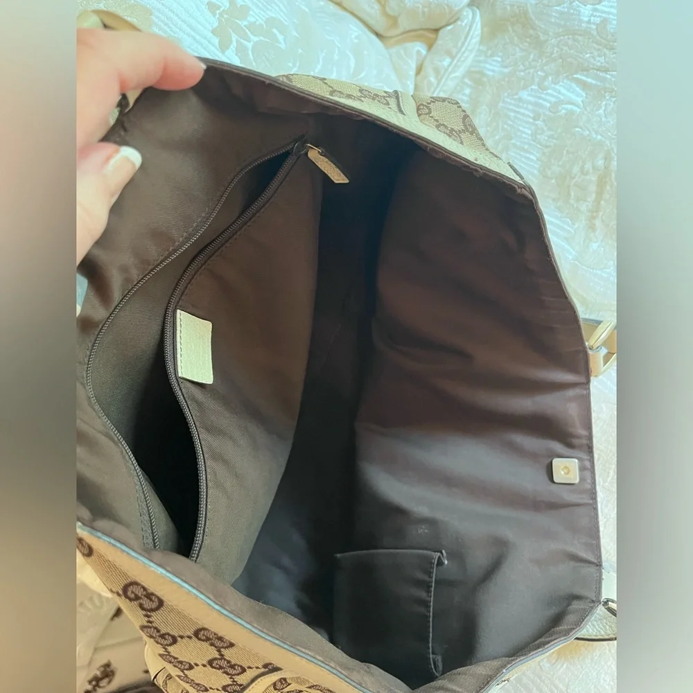 Gucci Beige and Brown GG Canvas Tote. Good condition. Authenticity card provided - Picture 11 of 14